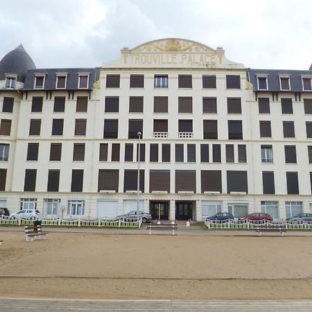 Paradis les pieds sur le sable trouville palace Extérieur photo