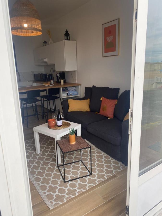 Paradis les pieds sur le sable trouville palace Extérieur photo