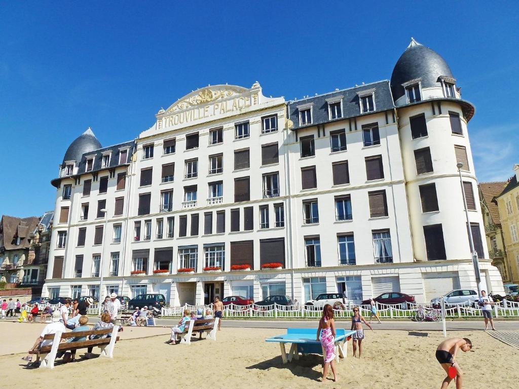 Paradis les pieds sur le sable trouville palace Chambre photo