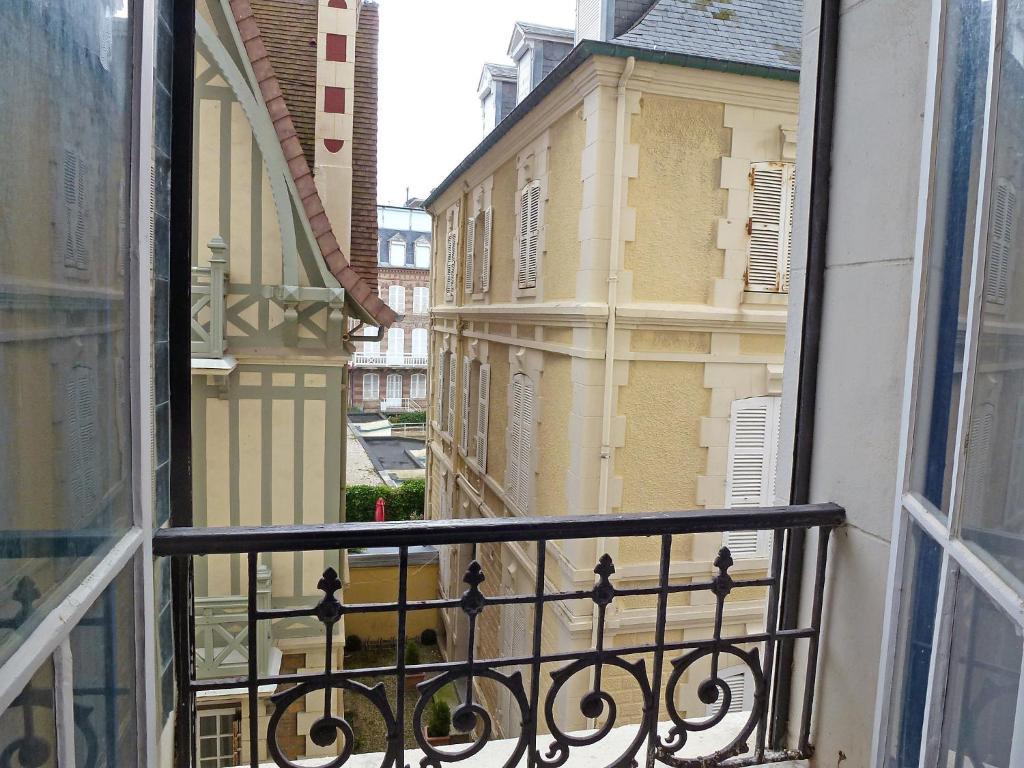 Paradis les pieds sur le sable trouville palace Chambre photo